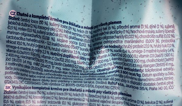 Rufruf Fresh & Tasty Losos pro štěňata – štítek se složením