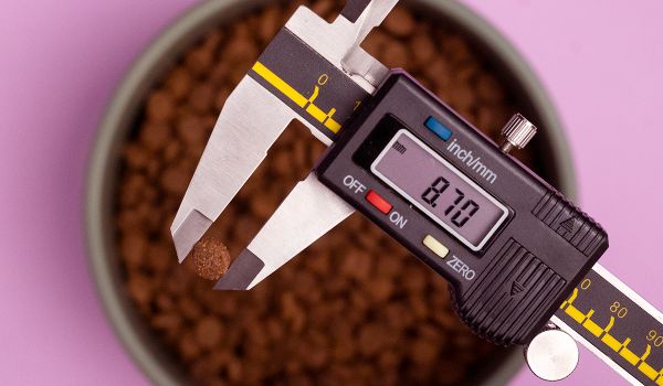 Taste of the Wild High Prairie Puppy – změřená velikost granulí